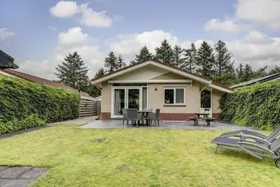 Image de Luxury forest cottage on small park in the Veluwe