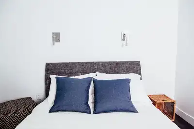 Image de Cozy Room in Montreal by LeQube