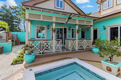 New Luxe Stay. . . Paradise in The Bahamas w/ Boat Access!