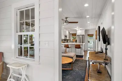 Historic Charming 2-bedroom cottage with WiFi, Ac in Key Largo