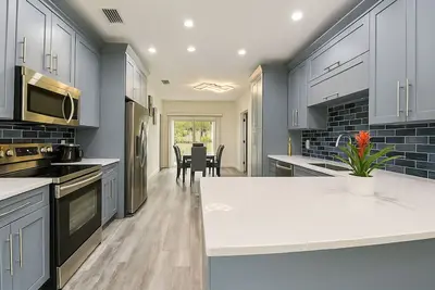 Image de 4-bedroom bungalow near downtown Tampa.