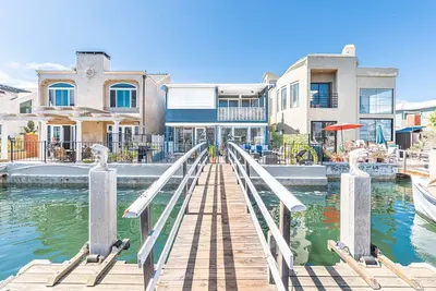 Image de Bayfront Vacation Home | Easy Walk to Beach | Great Front Patio | Peaceful Neighborhood