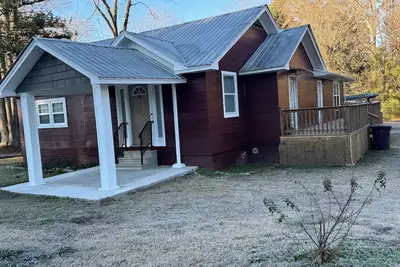 Image de Beautiful 3-bedroom 2-bath home in Ackerman. Washer & dryer, WiFi, & lots more!