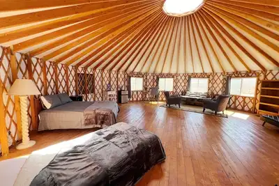 Image de Iris & Lone Tree Yurts - Perfect get away package for family reunion of 6.