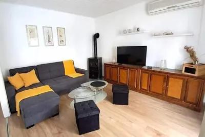 Image de Appartement de trois chambres avec la terrasse Zaton, Krka (A-24050-a)