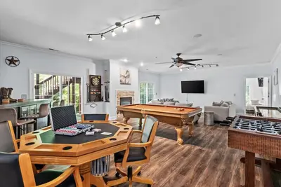 Image de Rustic Escape w/ Game Room & Modern Amenities