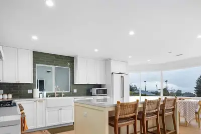 Image de 2 Bedroom Aptos Home With Ocean View!