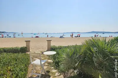 Image de Joli studio pour 4 personnes  avec accès direct  à la plage et wifi