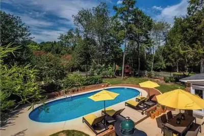Image de Cozy Home w/ Pool + Chefs kitchen