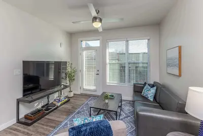 Image de Stylish & Spacious Stay Near The Banks!