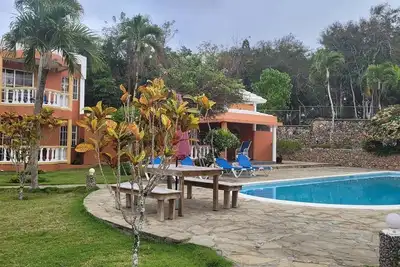 Image de 1-bedroom apartment with communal pool, parking, near all!