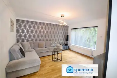 Image de Addlestone Spacious Four Bedroom House