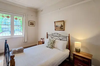 Image de Central Charm on Best Street