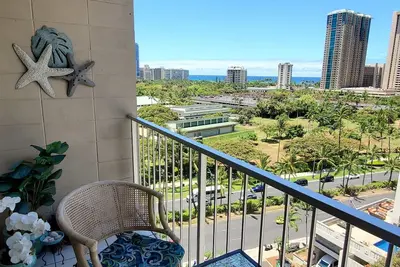 Image de New Listing! Waikiki Ocean View One Bdrm Condo. Ac, Parking, Pet. Close to Beach