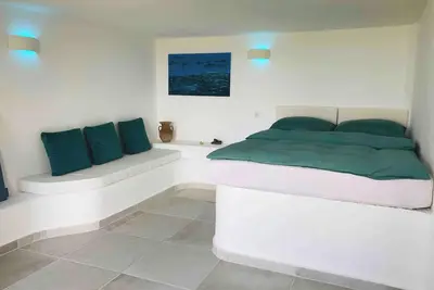 Image de Appartement avec vue sur la mer, piscine à débordement et cuisine