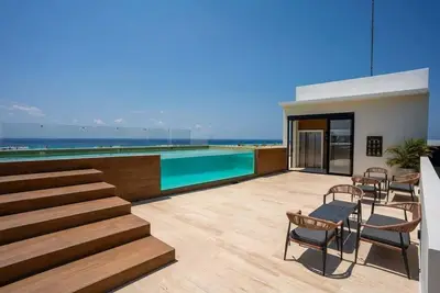 Image de 2br Condo with Rooftop Oceanview & Centric Location