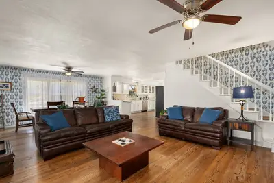 Image de Canal-Front Family Retreat in Frisco