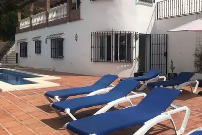 Beautiful Villa 3 Bedrooms, 2 Bathrooms, A\/C, Private Pool & Bbq