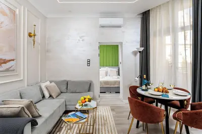 Image de Old Town l Ac l l King Size Beds l Balcony l Spa Coming Soon