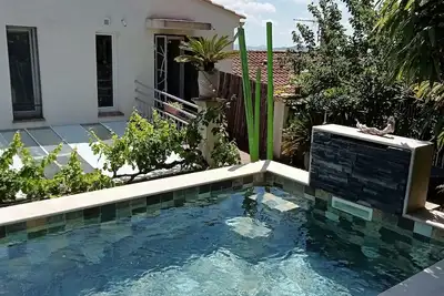 Image de Logement de charme avec piscine et spa