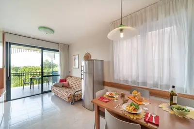 Image de Appartement cossu avec terrasse panoramique par Beahost Rentals