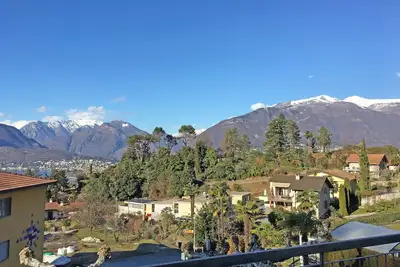 Image de Apartment in a quiet location with a large terrace and views of the mountains.
