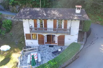 Image de Typical Ticino house in an elevated position in Gambarogno