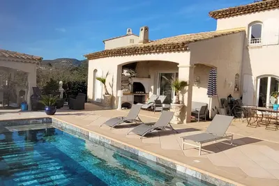 Image de villa bastide avec piscine (9x4) proche centre ville, mer et golfs.