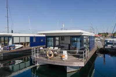 Image de Houseboat \"Fjordblik\" - comfortable floating vacation home in Barth marina