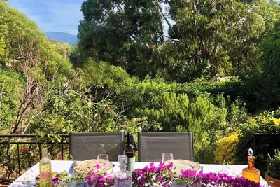 Image de Maison avec terrasse couverte, rooftop et grand jardin au centre de St-Florent