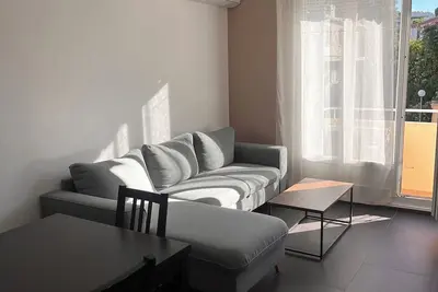 Image de Appartement en bord de mer avec parking gratuit et climatisation