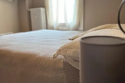 Image de Small cozy and comfortable apartment within walking distance of downtown