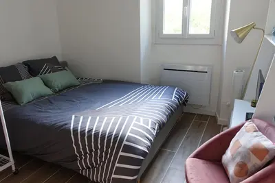 Image de Superbe Studio Neuf au Cœur des Carmes – Élégance & Confort
