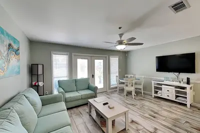 Image de 1bd/1ba at Grand Caribbean West w. Hallway Bunk | Pool + Next to Public Beach
