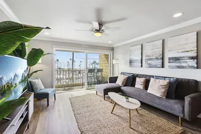 Image de Top floor condo overlooking the ocean