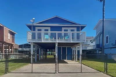 Image de Bayview Cottage | The Boat Dock is Perfect for Fishing