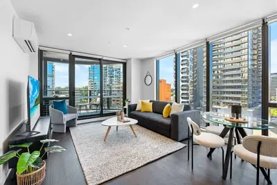 Image de The Oasis - Brand New 2Bedroom Apt with Parking, Heated Pool and Gym