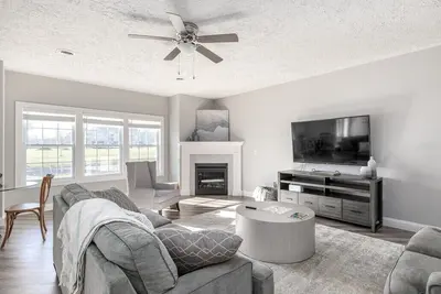 Image de Relax in Style, Golf course Community Townhouse - 3440