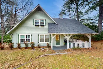 Image de Stunning dog-friendly coastal home with large yard and close to downtown