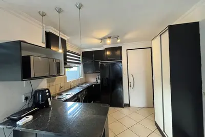 Image de Lovely 2-bedroom townhome with WiFi and Backup Power