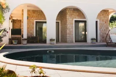 Image de Room with private bathroom and patio
