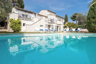 Image de Villa De Luxe Cannes Centre, 6ch 6 Sdb Piscine Sauna Hammam Fitness 12 Pers