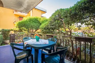 Image de Appartement 'Musa Giardini Naxos' avec terrasse, jardin et climatisation