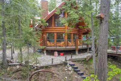 Creek side log cabin in the woods -dog friendly