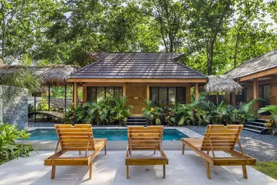 Image de New Tropical Beachside Villa: Family or Group Retreats Welcome + Private Pool