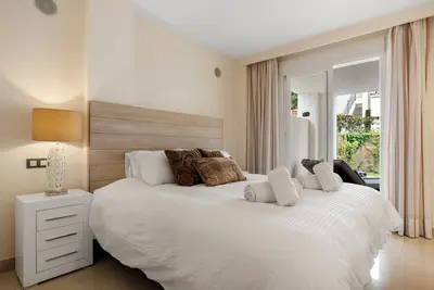 Image de Stylish 2 Bed Apartment with Pool & Private Garden