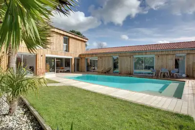 Image de Sublime Villa, 10 personnes, au calme avec piscine