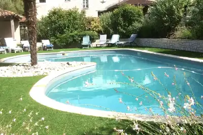 Image de Beautifully renovated farmhouse, secure swimming pool, six en suite bedrooms.