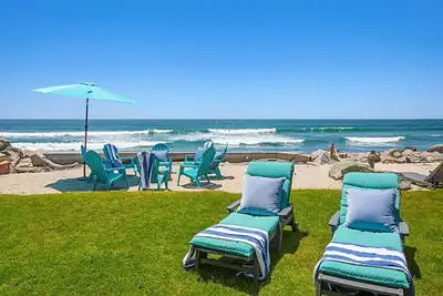 Image de Oceanfront Beach Cottage, Best Location, Walk to Restaurants
