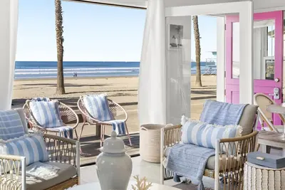 Image de Immaculate Beachfront House, Easy Beach Access, Guest Favorite